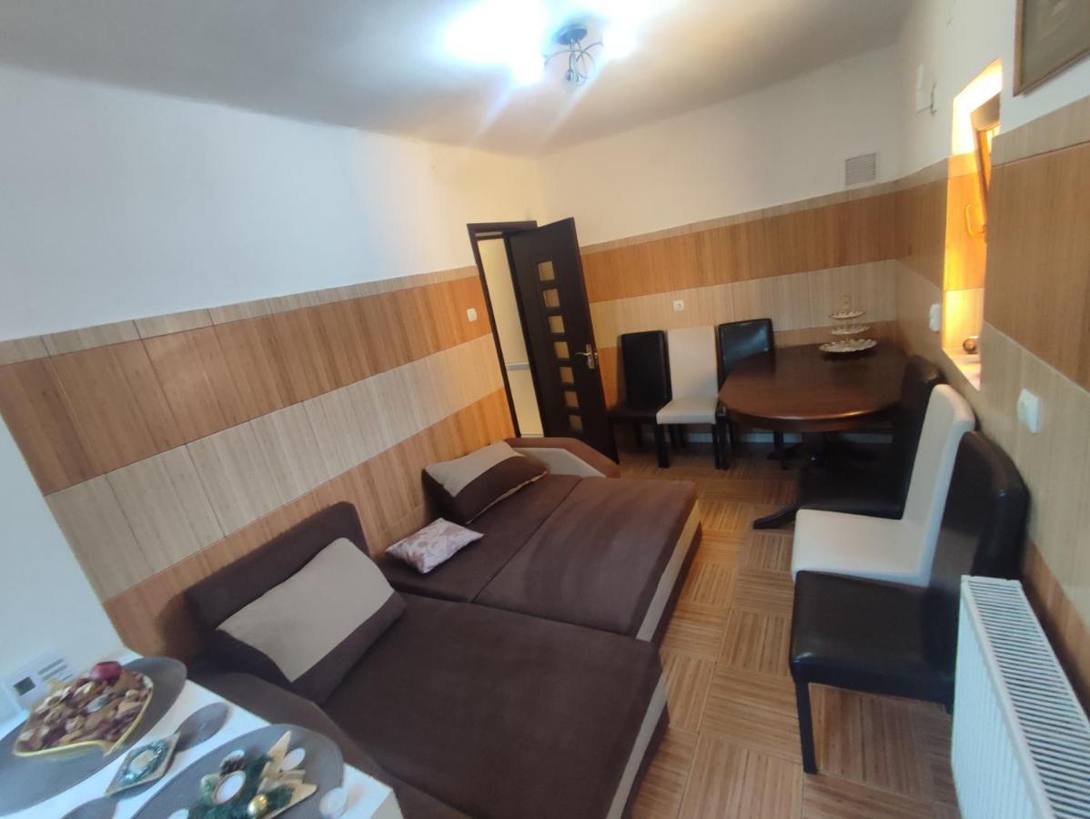 Central House Hotell Curtea de Argeş Exteriör bild